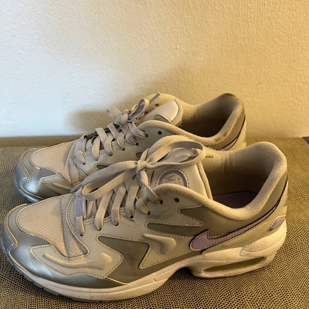 Nike Women's Sneakers Beige Silver - Picture 2 of 4